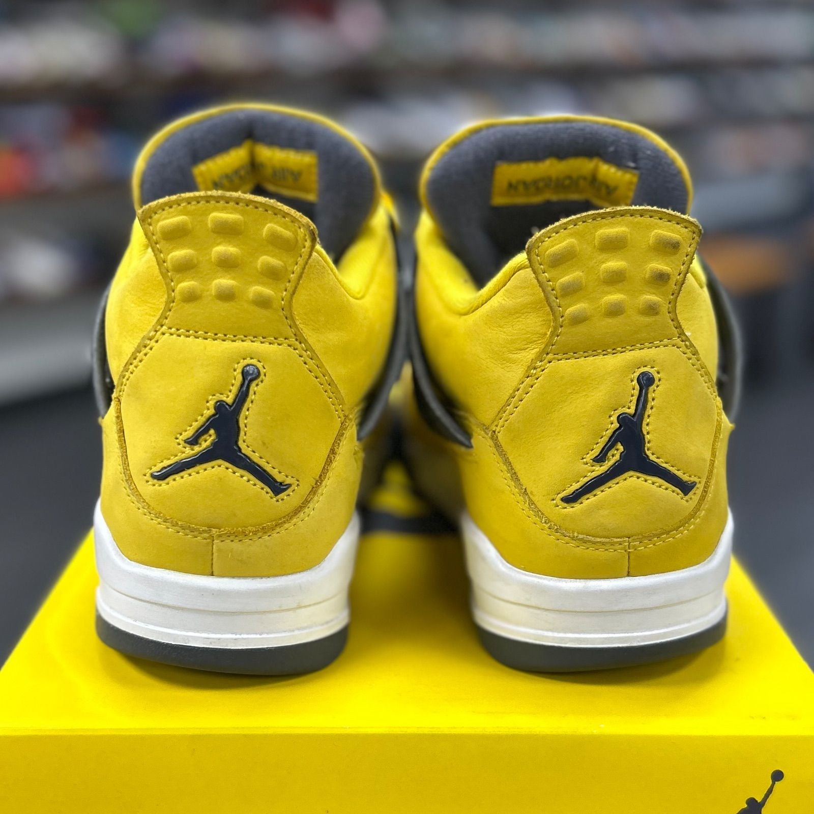 Jordan 4 Retro Lightning (2021) - Preowned