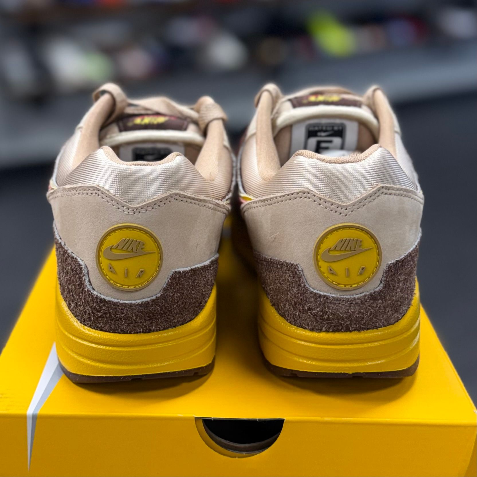 BRAND NEW STEAL - Nike Air Max 1 .SWOOSH Low Poly Big Head Origins