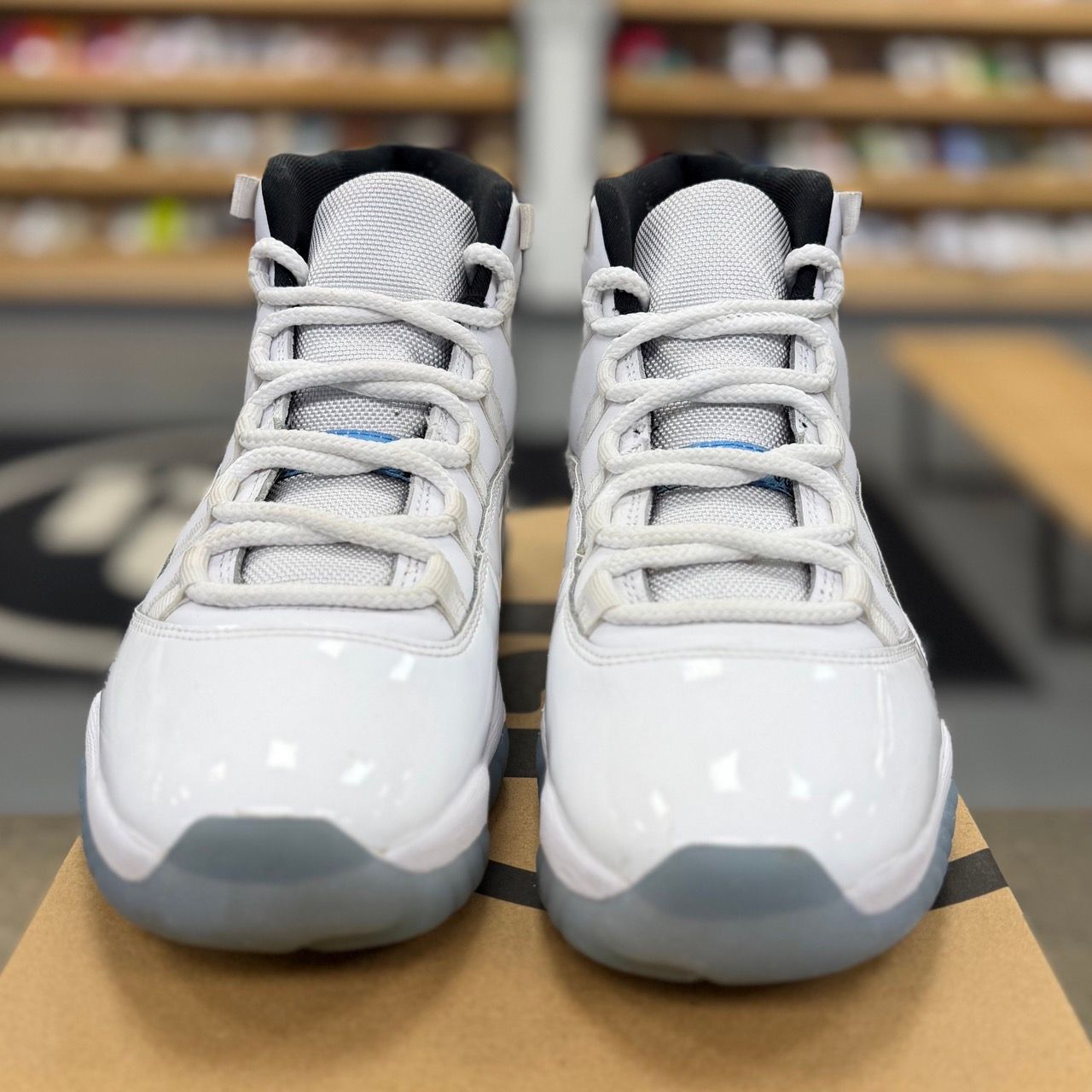 Jordan 11 Retro Legend Blue (2024) - Preowned