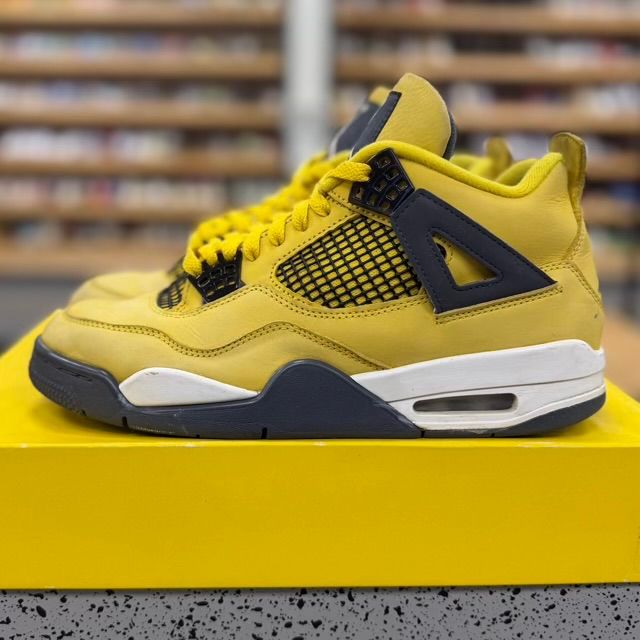 Jordan 4 Retro Lightning (2021) - Preowned