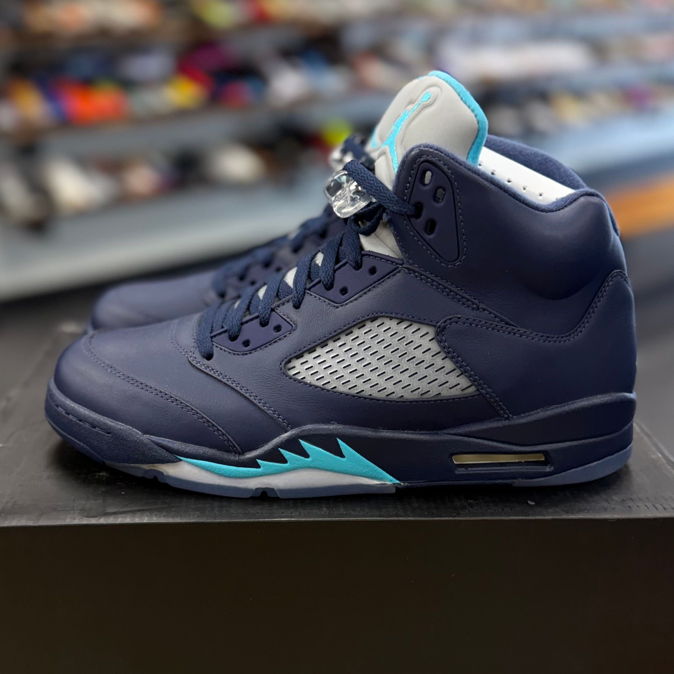 BRAND NEW STEAL - Jordan 5 Retro Pre-Grape