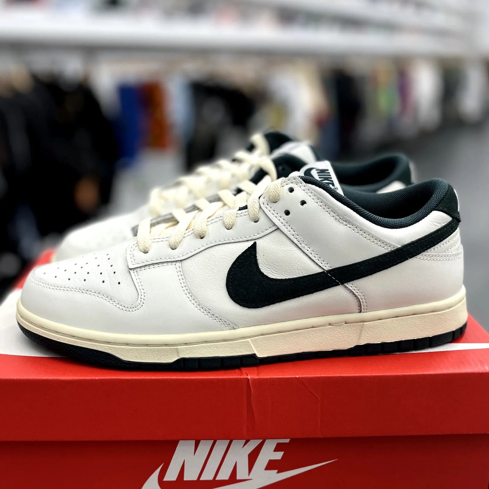 Nike Dunk Low Retro Summit White Malachite - Preowned