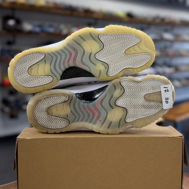 Jordan 11 Retro Platinum Tint - Preowned
