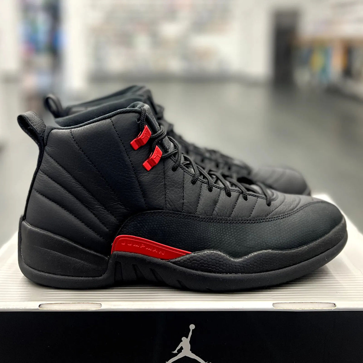 Jordan 12 Retro Bloodline - Preowned