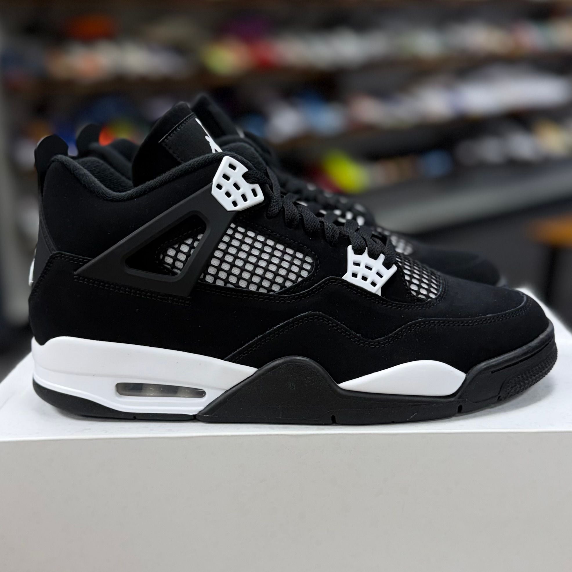 BRAND NEW STEAL - Jordan 4 Retro White Thunder