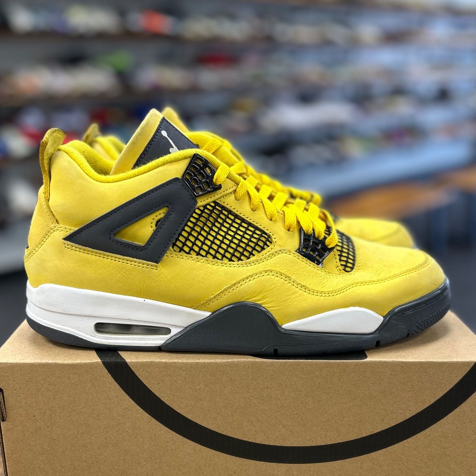 Jordan 4 Retro Lightning (2021) - Preowned