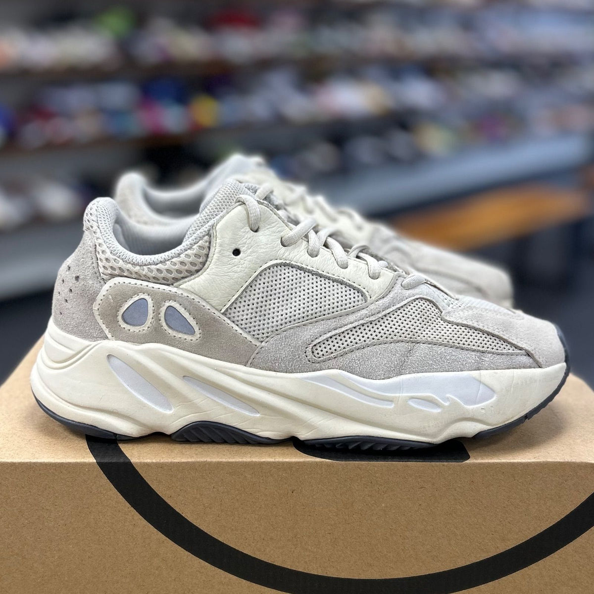 adidas Yeezy Boost 700 Analog - Preowned