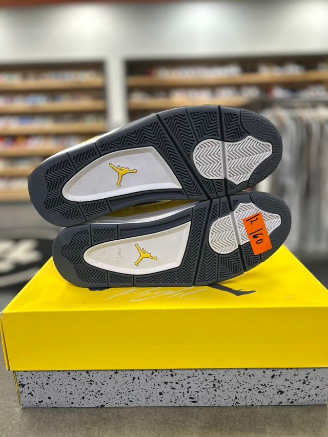 Jordan 4 Retro Lightning (2021) - Preowned