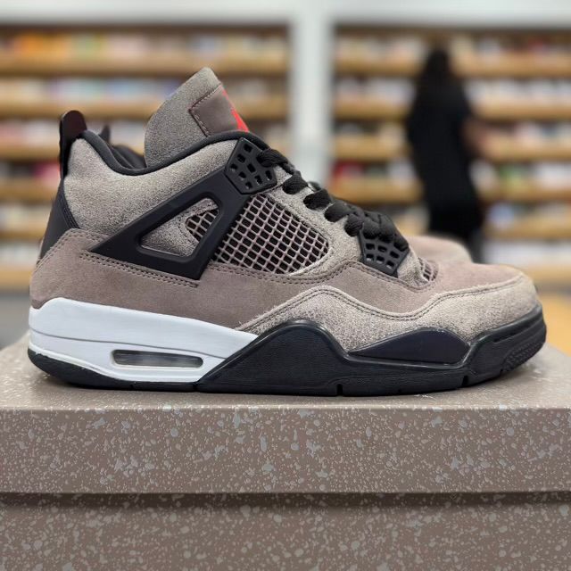 Jordan 4 Retro Taupe Haze - Preowned