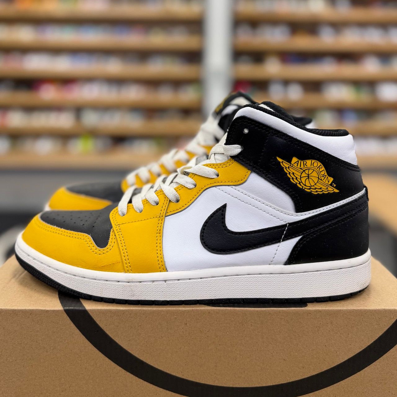 Jordan 1 Mid Yellow Ochre - Preowned