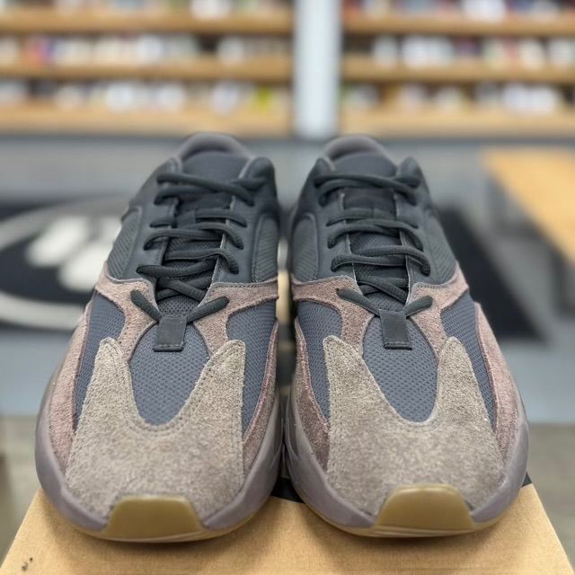 adidas Yeezy Boost 700 Mauve - Preowned