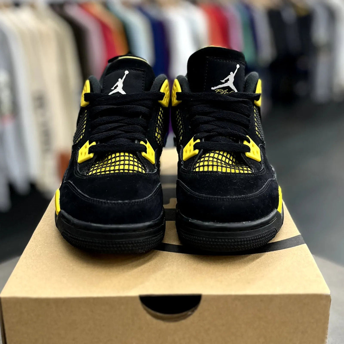Jordan 4 Retro Thunder (2023) (GS) - Preowned