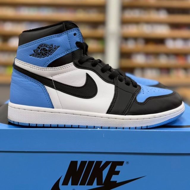Jordan 1 Retro High OG UNC Toe - Preowned