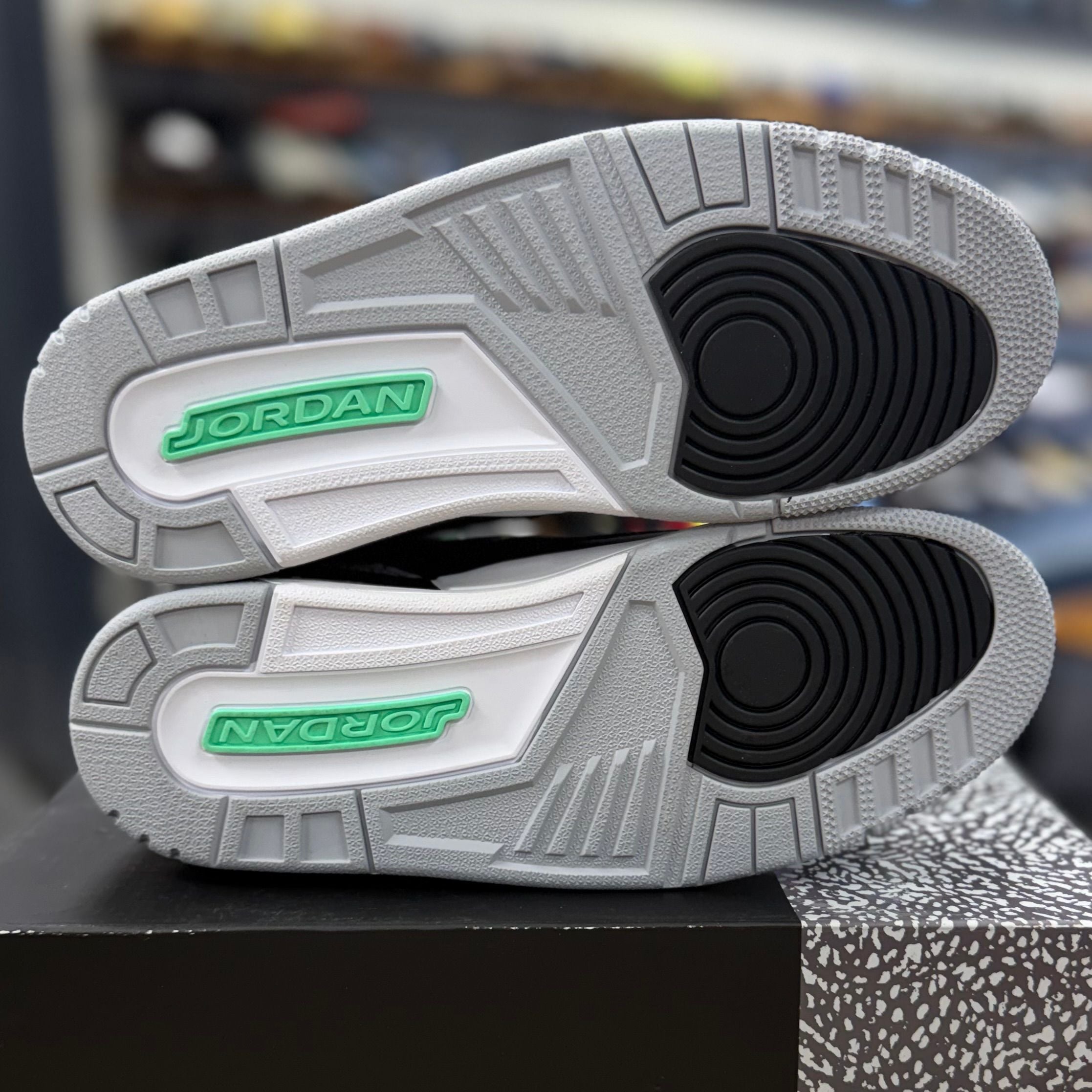 BRAND NEW STEAL - Jordan 3 Retro Green Glow