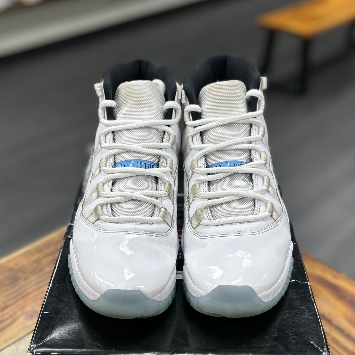 Jordan 11 Retro Legend Blue (2024) - Preowned