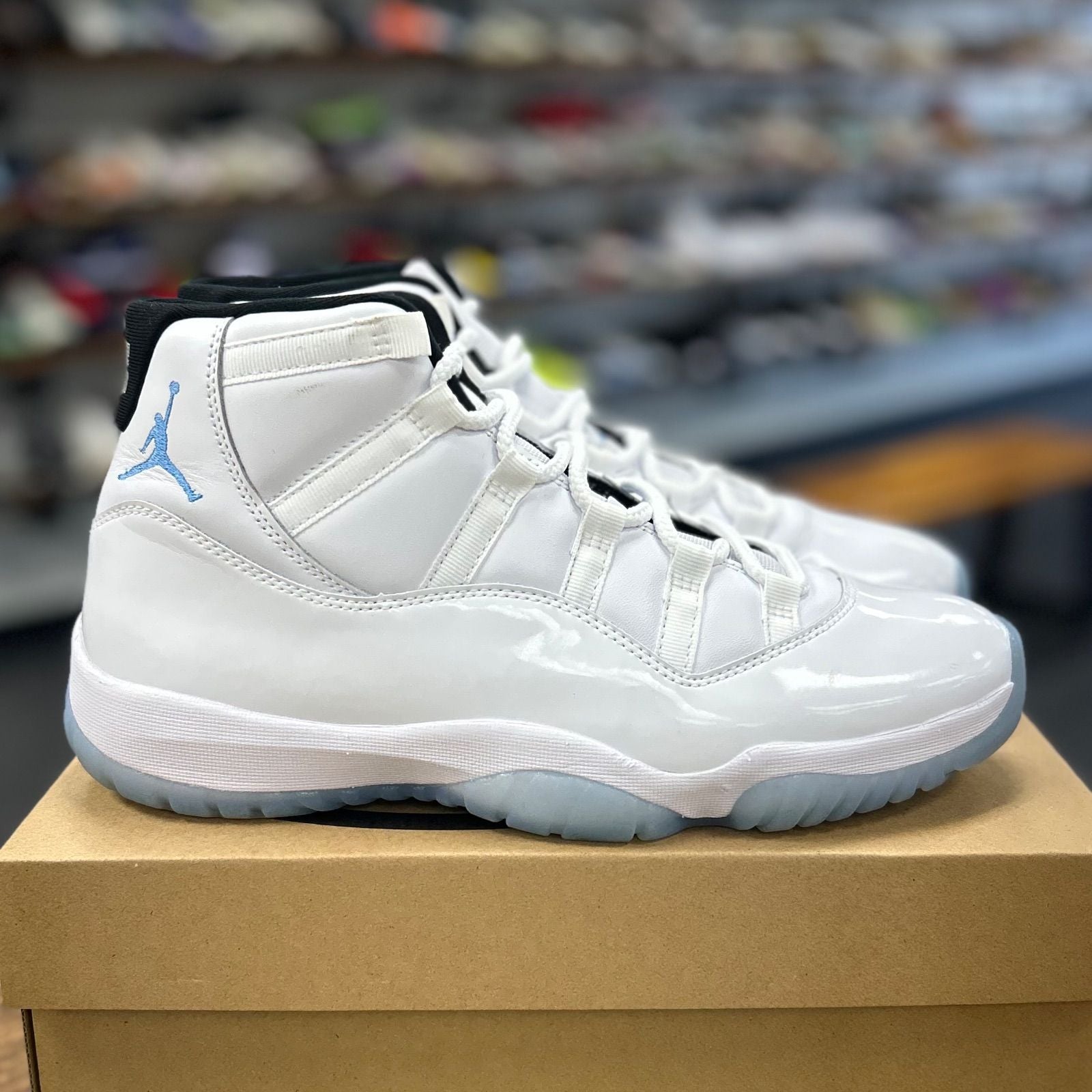 Jordan 11 Retro Legend Blue (2024) - Preowned