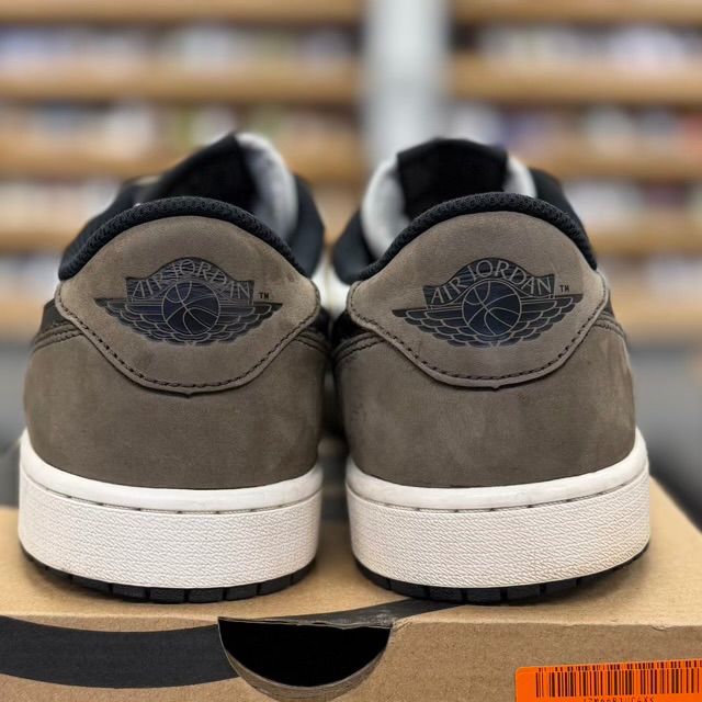 Jordan 1 Retro Low OG Mocha - Preowned