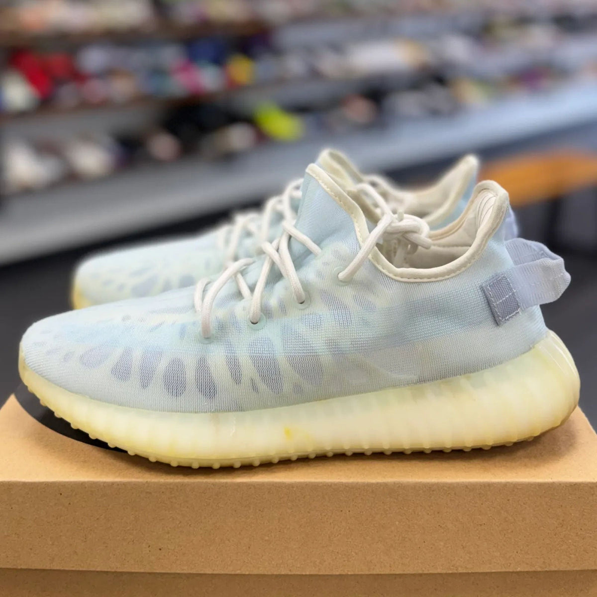 adidas Yeezy Boost 350 V2 Mono Ice - Preowned