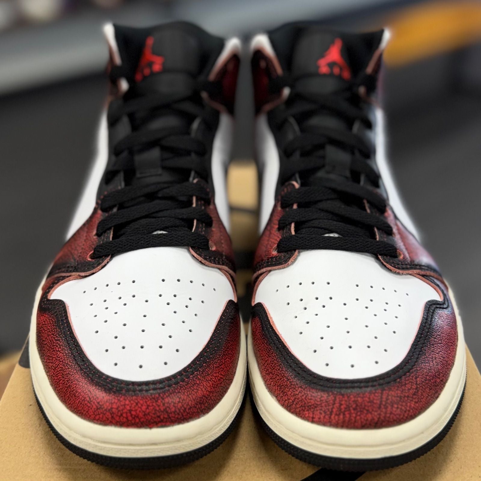 Jordan 1 Mid Wear-Away Chicago - Preowned
