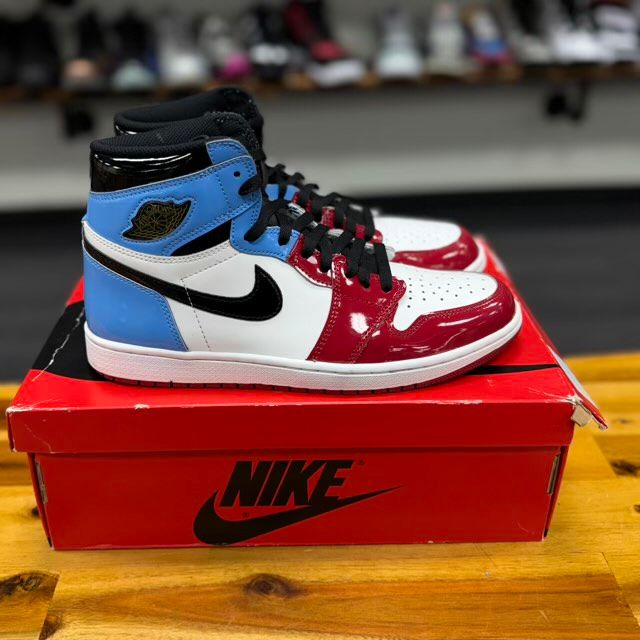 Jordan 1 Retro High Fearless UNC Chicago - Preowned