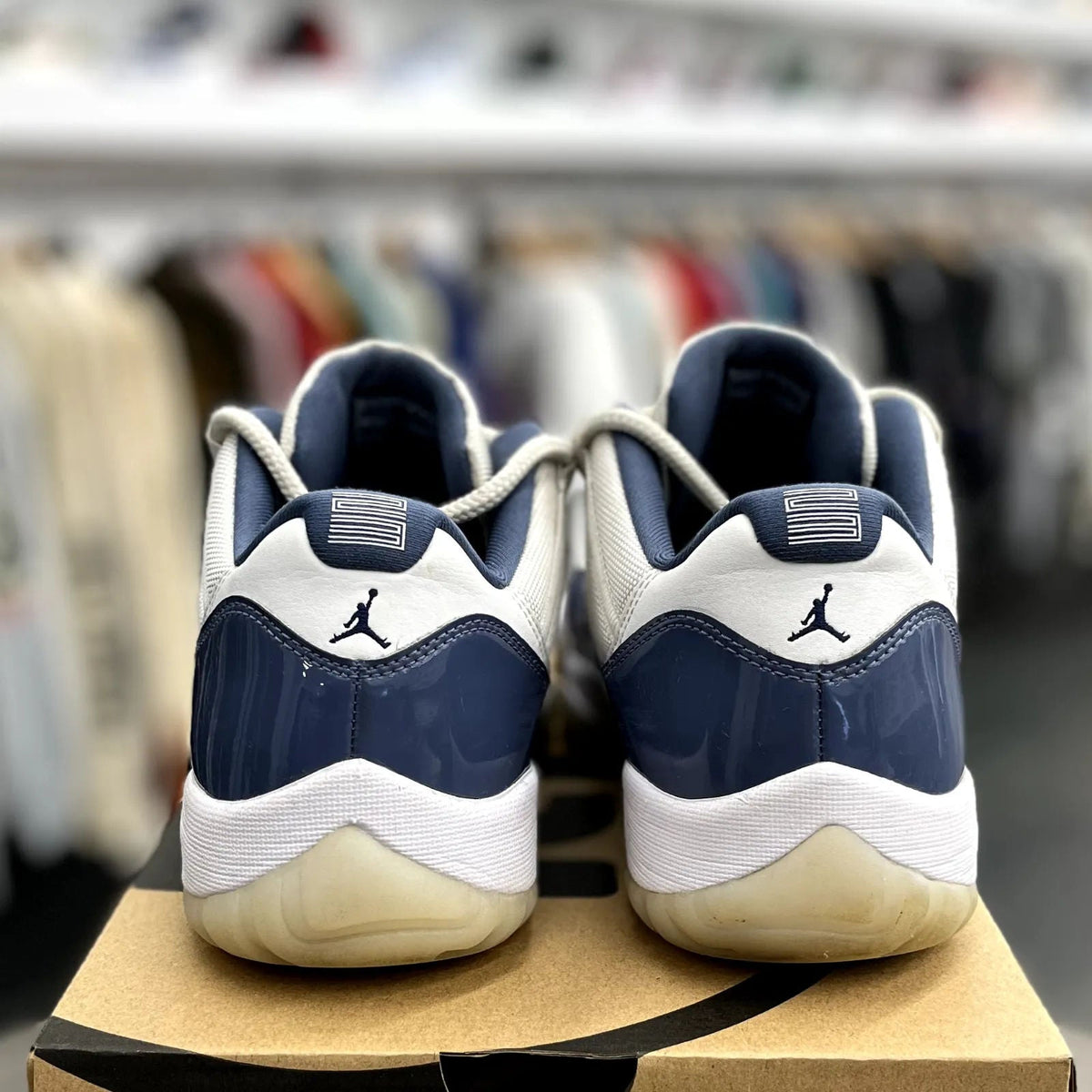 Jordan 11 Retro Low Diffused Blue - Preowned