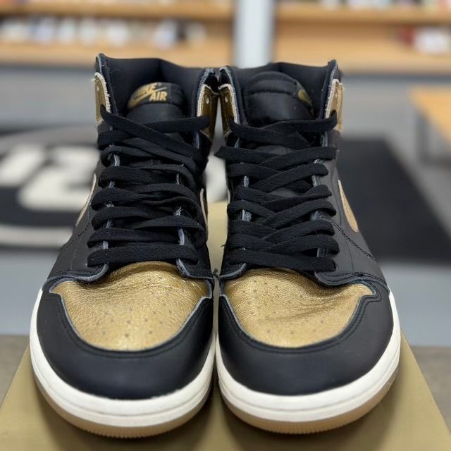 Jordan 1 Retro High OG Black Metallic Gold - Preowned