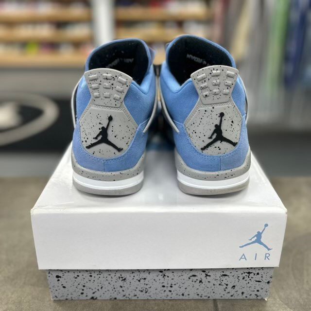 Jordan 4 Retro University Blue - Preowned