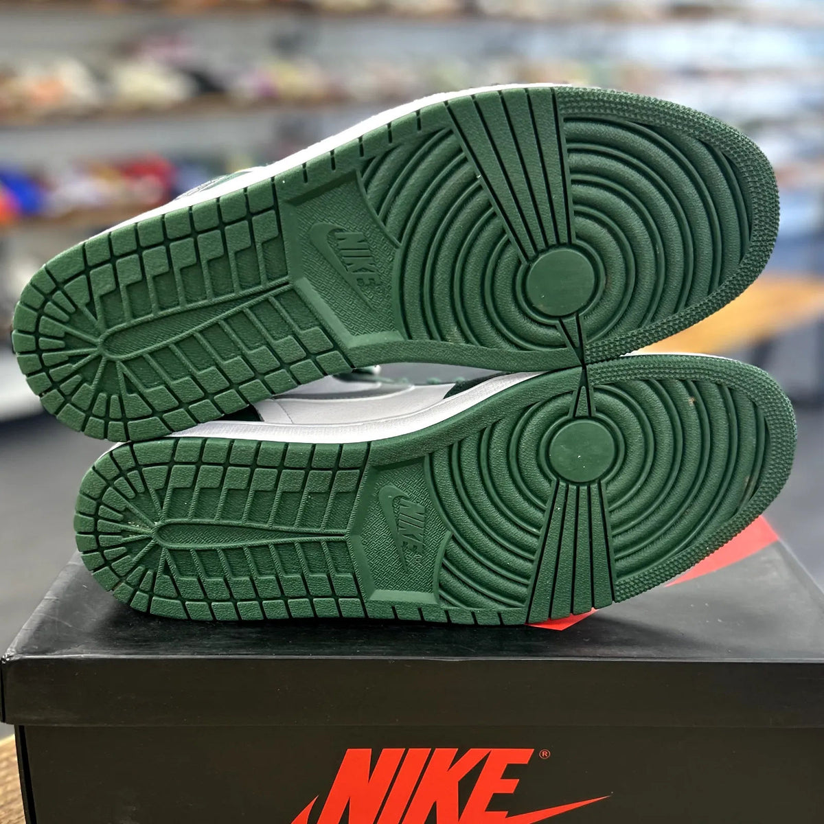 Jordan 1 Retro High OG Gorge Green - Preowned