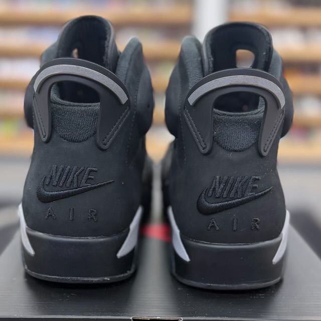 Jordan 6 Retro Cap and Gown - Preowned