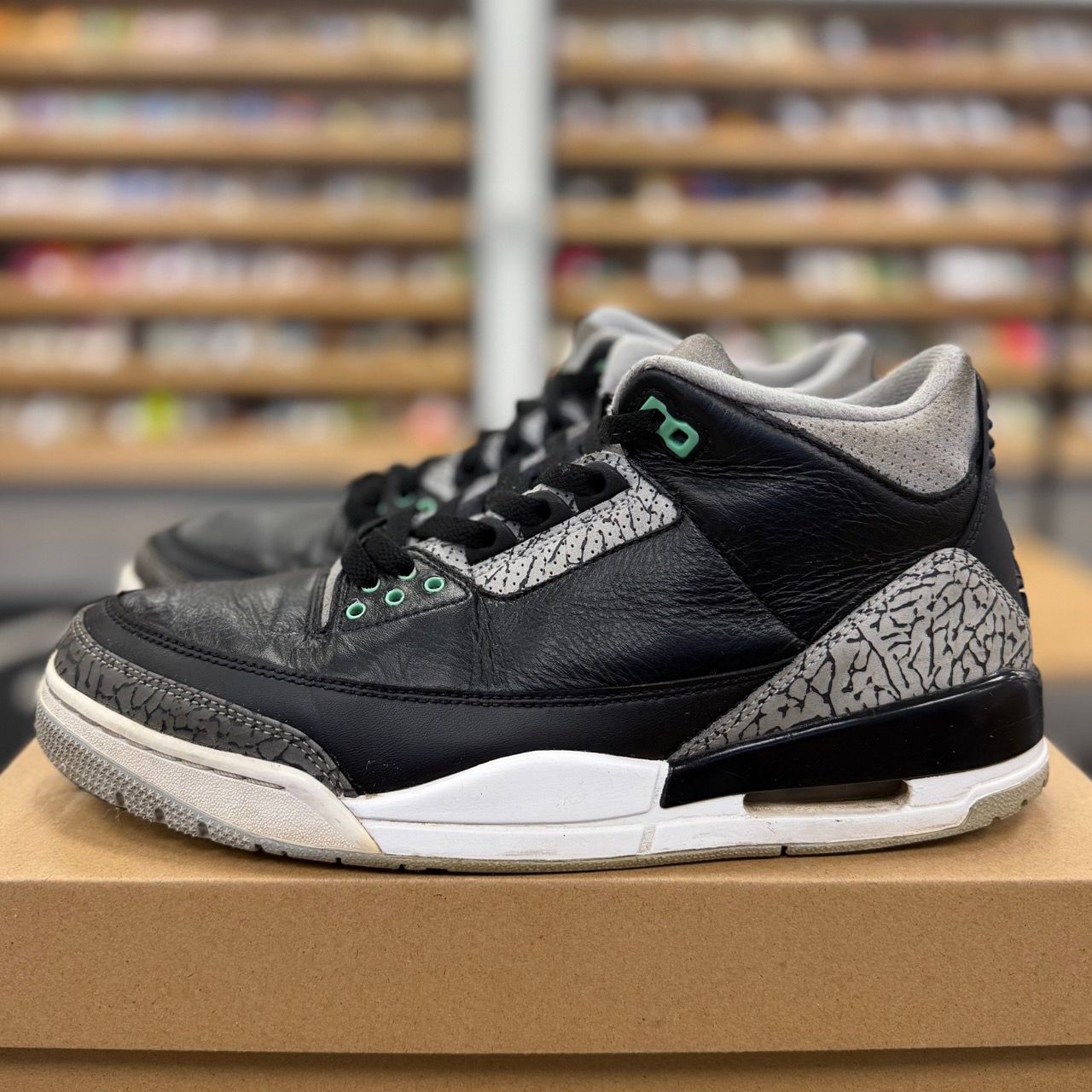 Jordan 3 Retro Green Glow - Preowned