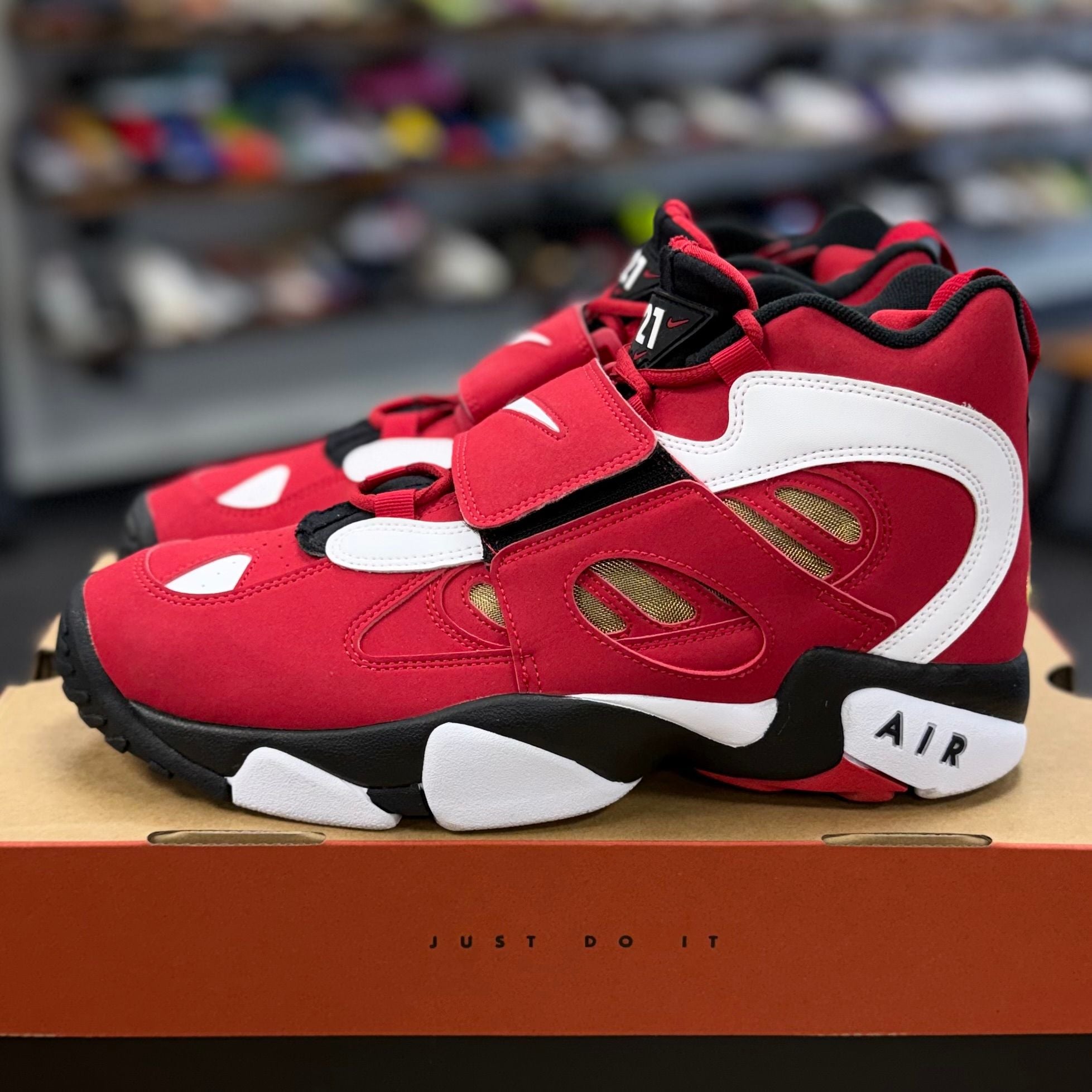Nike Air Diamond Turf 2 Red Gold (2026) - Preowned
