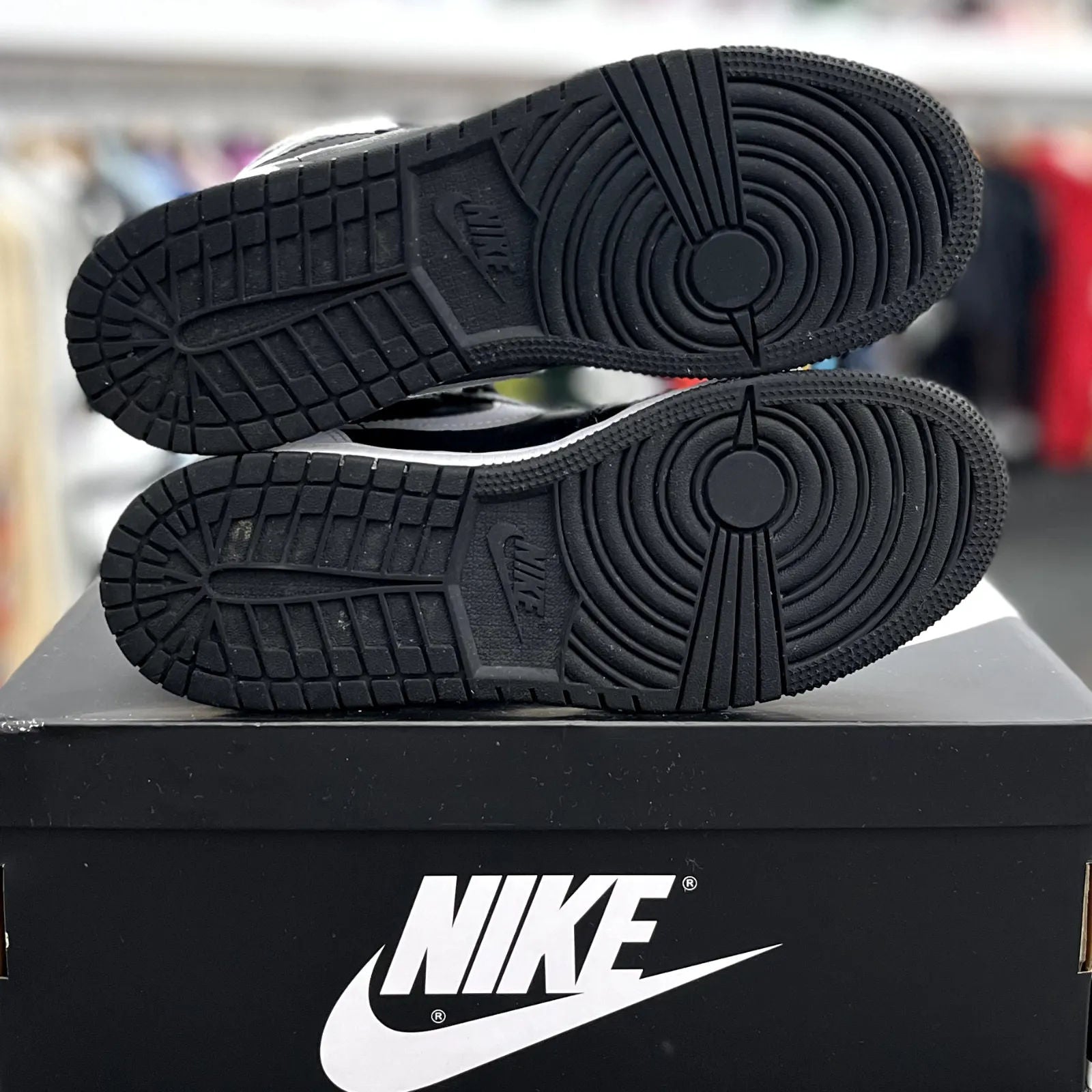 Jordan 1 Retro High OG Black White (GS) - Preowned