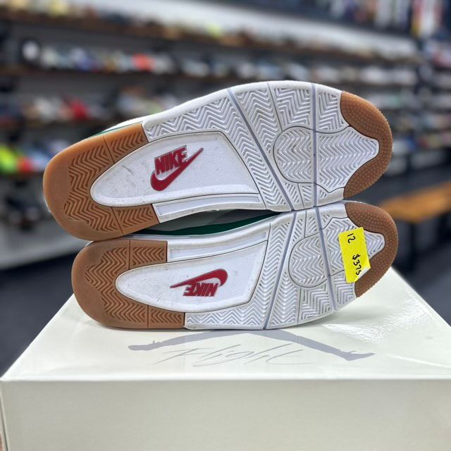 Jordan 4 Retro SB Pine Green - Preowned