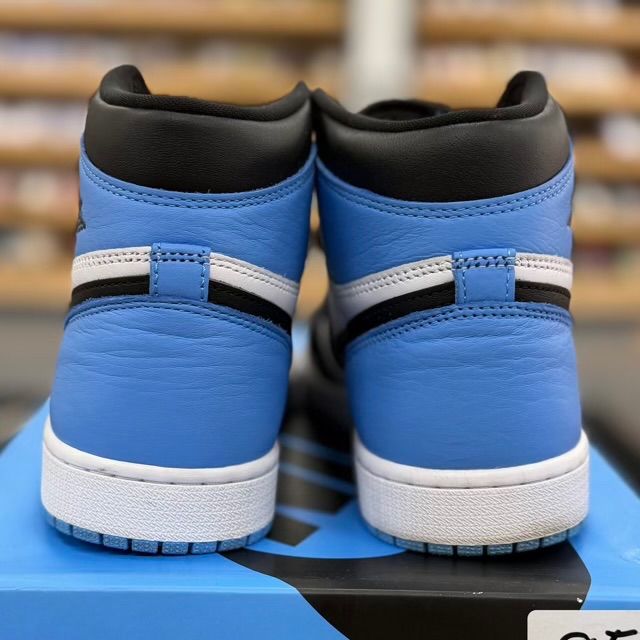 Jordan 1 Retro High OG UNC Toe - Preowned