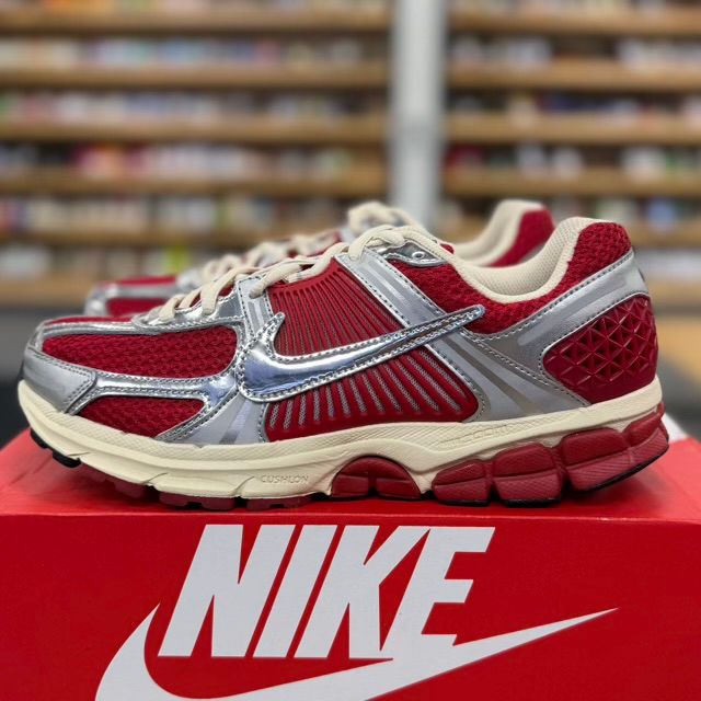 Nike Zoom Vomero 5 Gym Red Chrome - Preowned