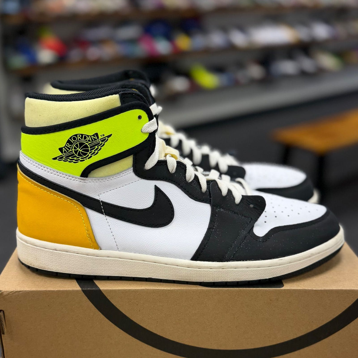 Jordan 1 Retro High White Black Volt University Gold - Preowned