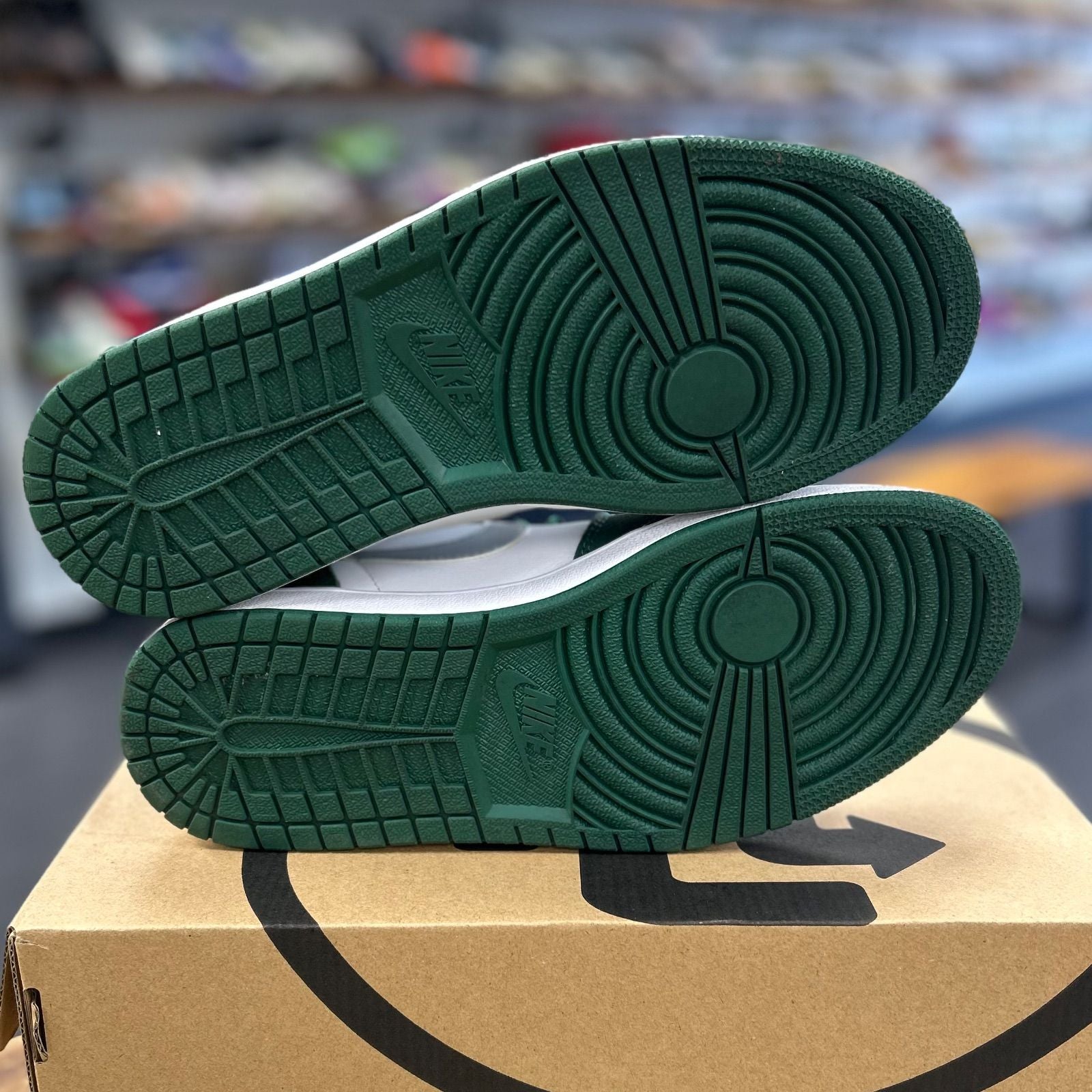 Jordan 1 Retro High OG Gorge Green - Preowned