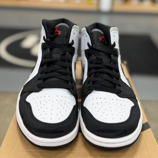 Jordan 1 Mid SE Red Black Toe - Preowned
