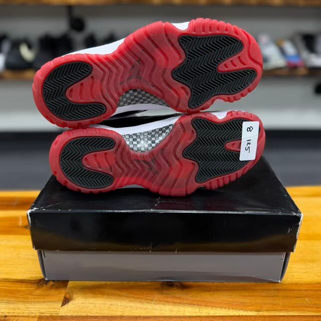 Jordan 11 Retro Low Concord Bred - Preowned