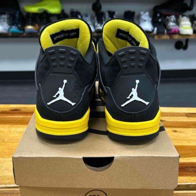 Jordan 4 Retro Thunder (2023) - Preowned