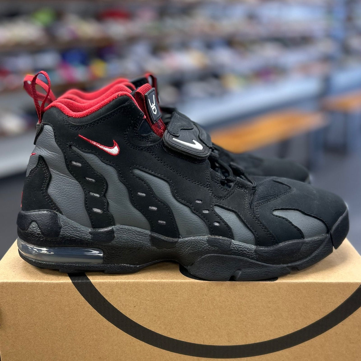 Nike Air DT Max '96 Falcons - Preowned