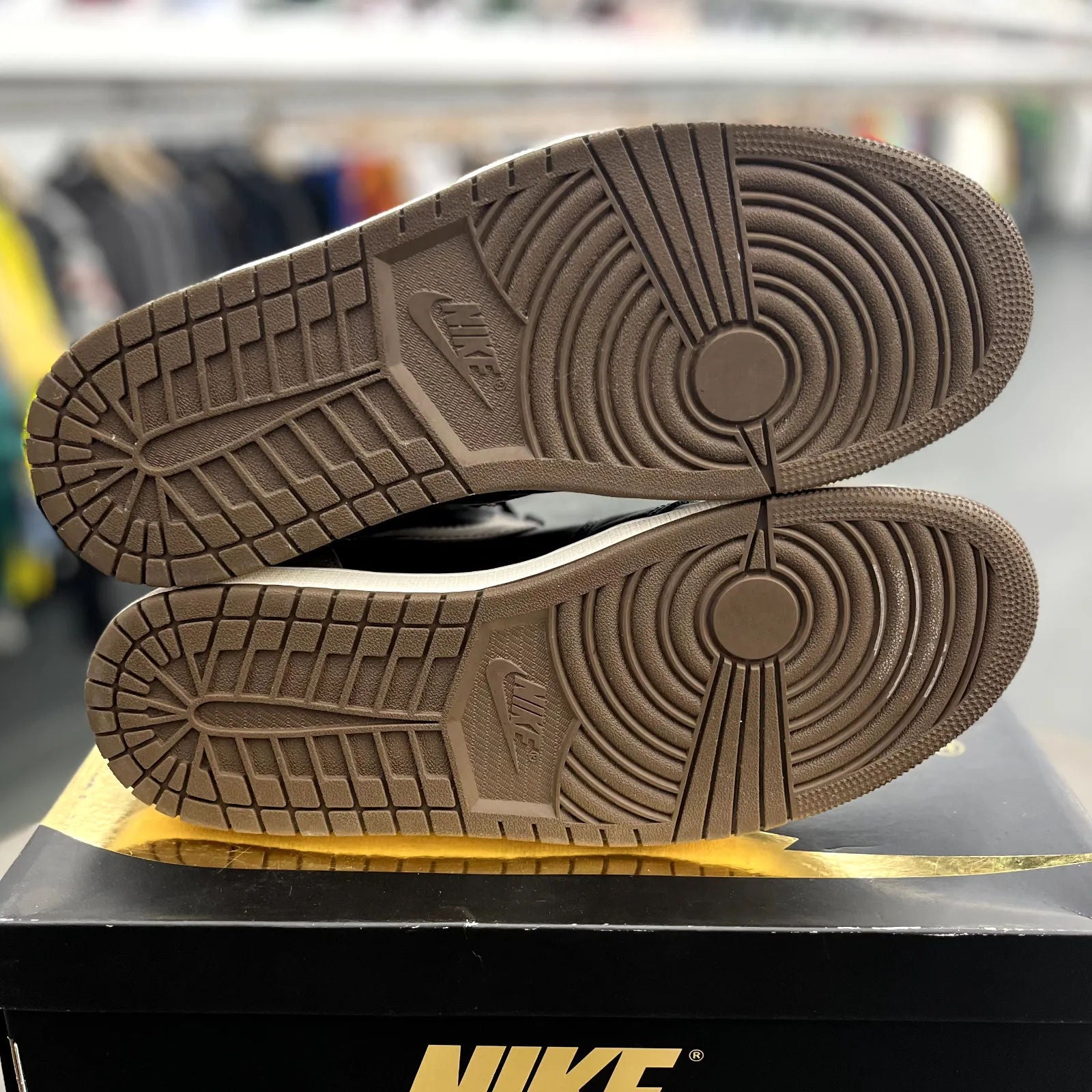 Jordan 1 Retro High OG Palomino - Preowned