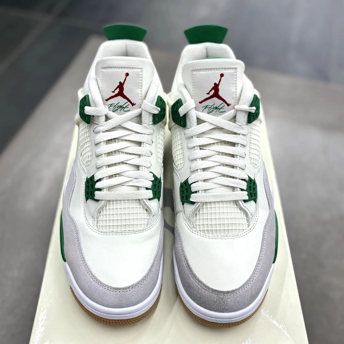 Jordan 4 Retro SB Pine Green - Preowned