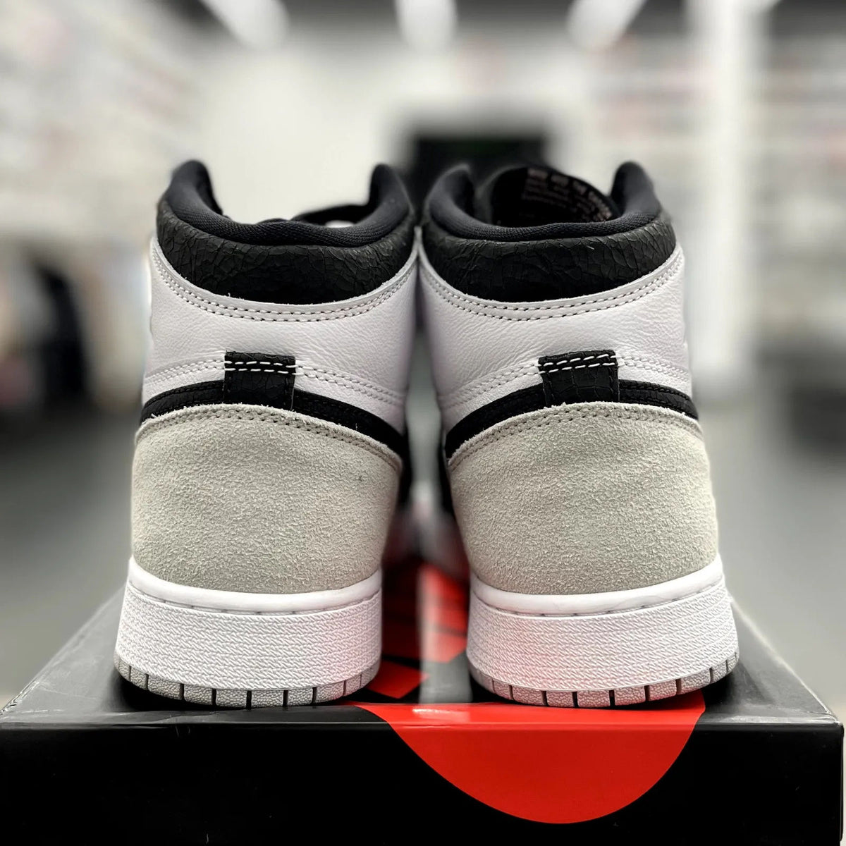 Jordan 1 Retro High OG Bleached Coral (GS) - Preowned