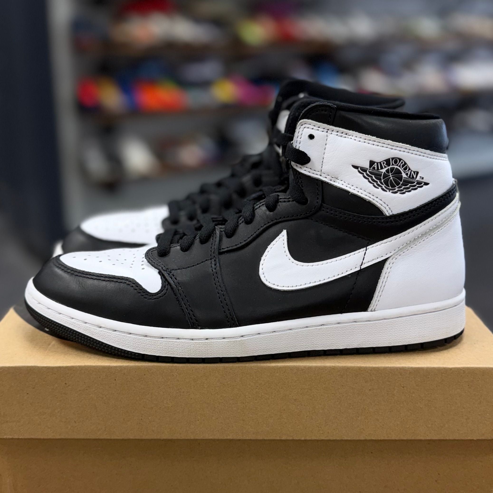 Jordan 1 Retro High OG Black White - Preowned