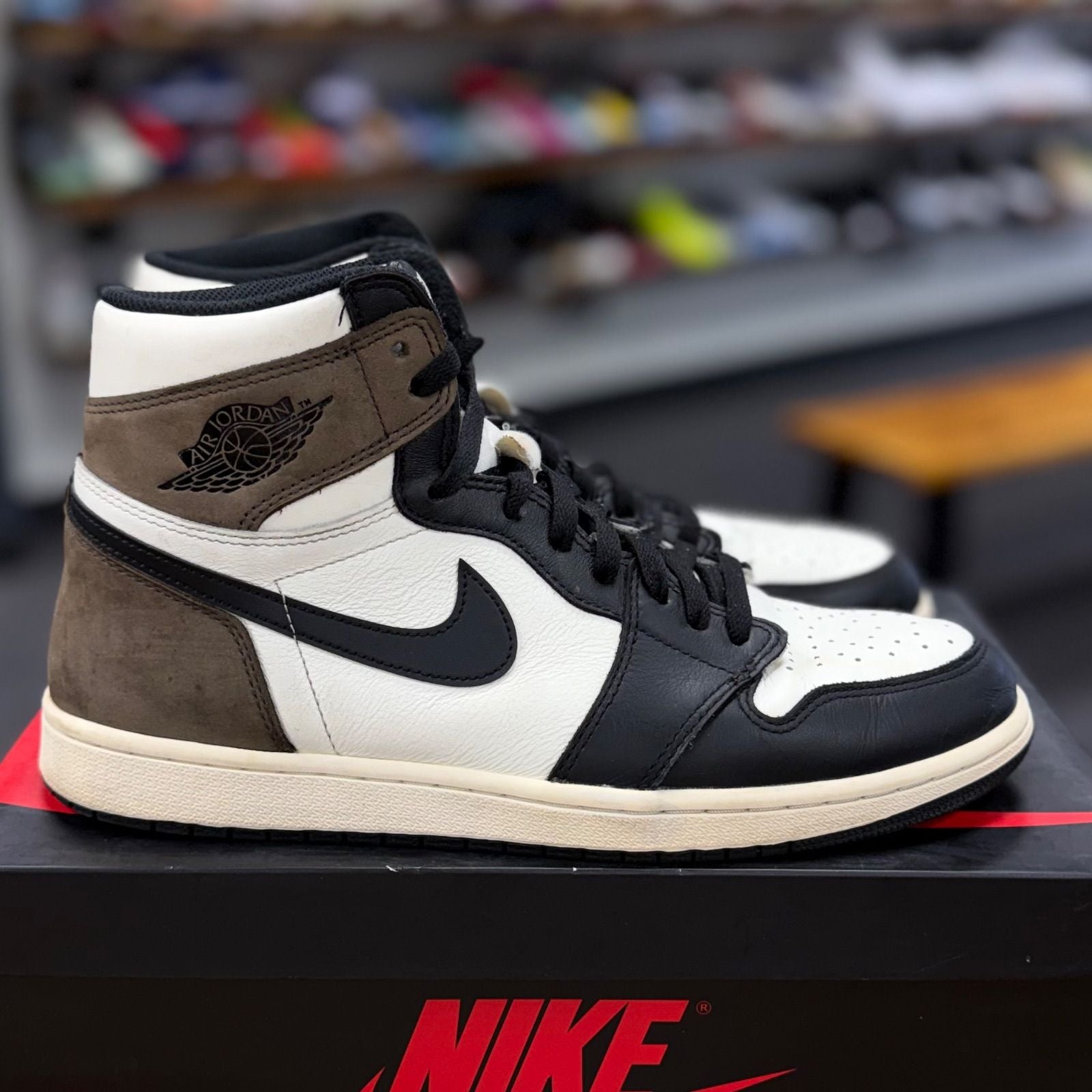 Jordan 1 Retro High Dark Mocha - Preowned