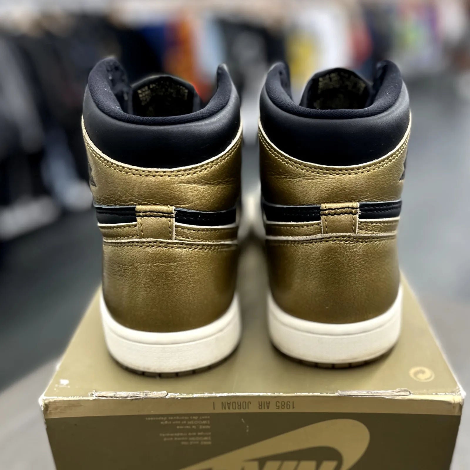 Jordan 1 Retro High OG Black Metallic Gold - Preowned
