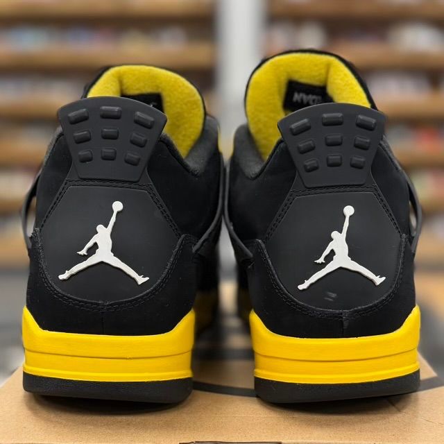 Jordan 4 Retro Thunder (2023) - Preowned