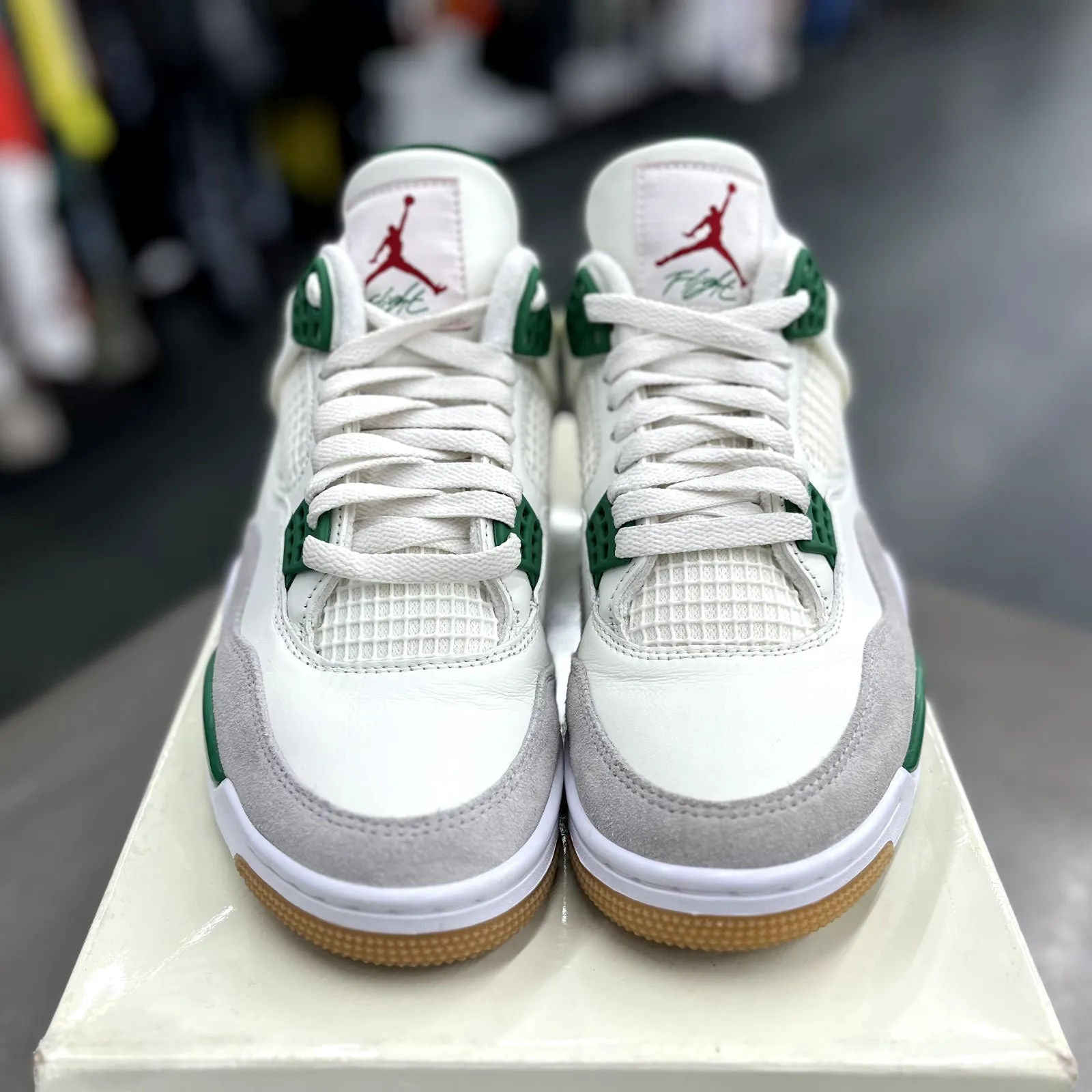 Jordan 4 Retro SB Pine Green - Preowned