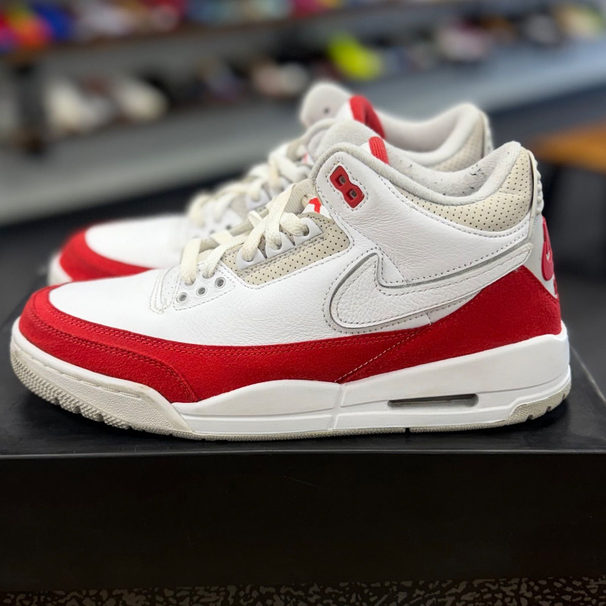 Jordan 3 Retro Tinker White University Red - Preowned